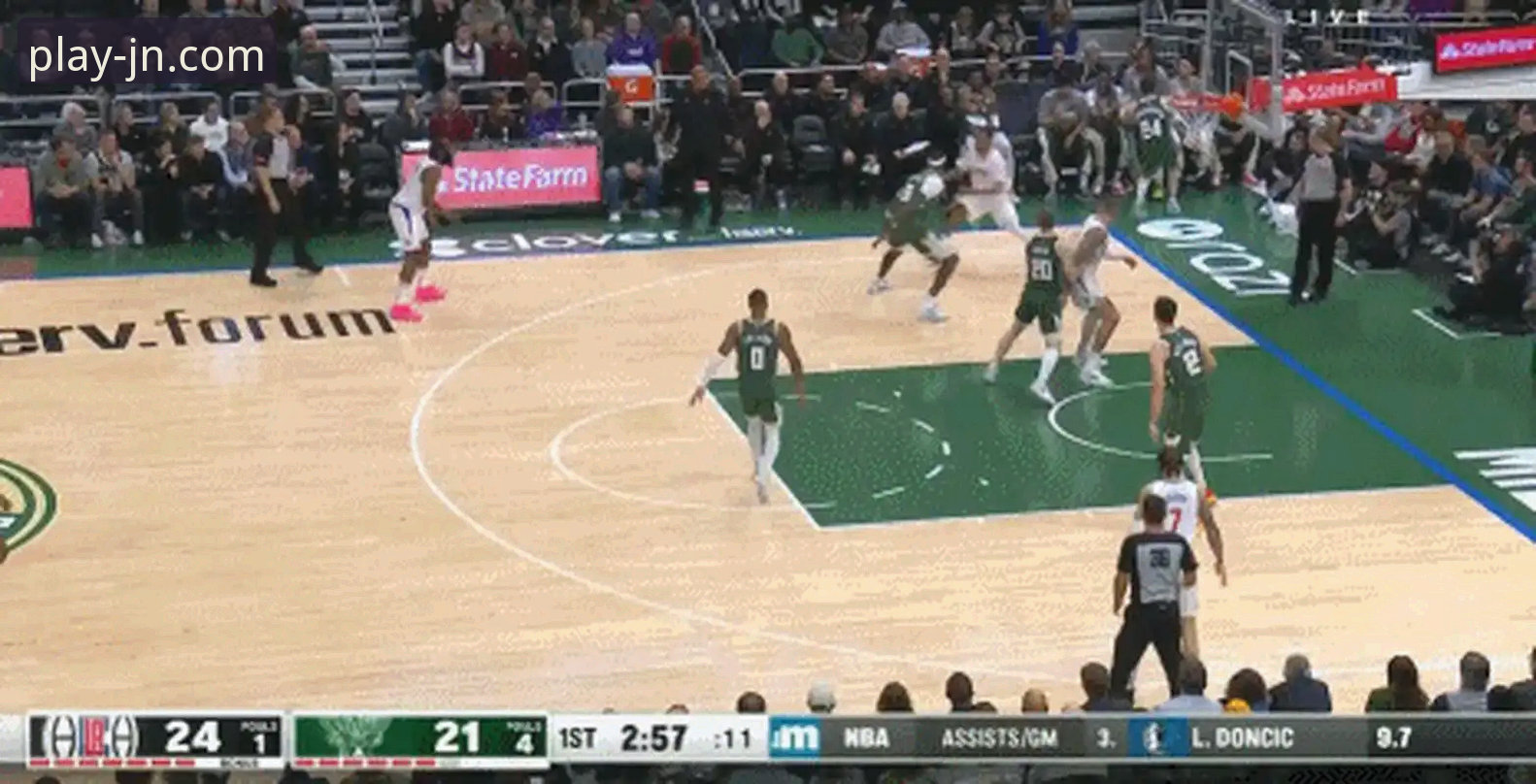 如何通过专业体育平台深度解析一场NBA对攻大战？